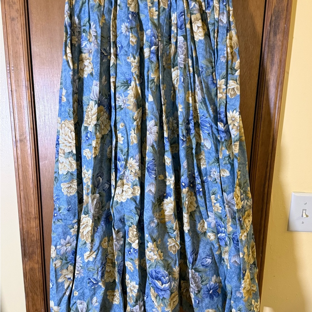 American Vintage Blue and Cream Floral Skirt Set with Apron - Picture 3 of 11